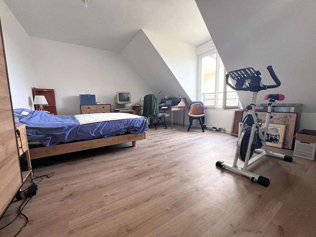 Appartement à LES CLAYES-SOUS-BOIS