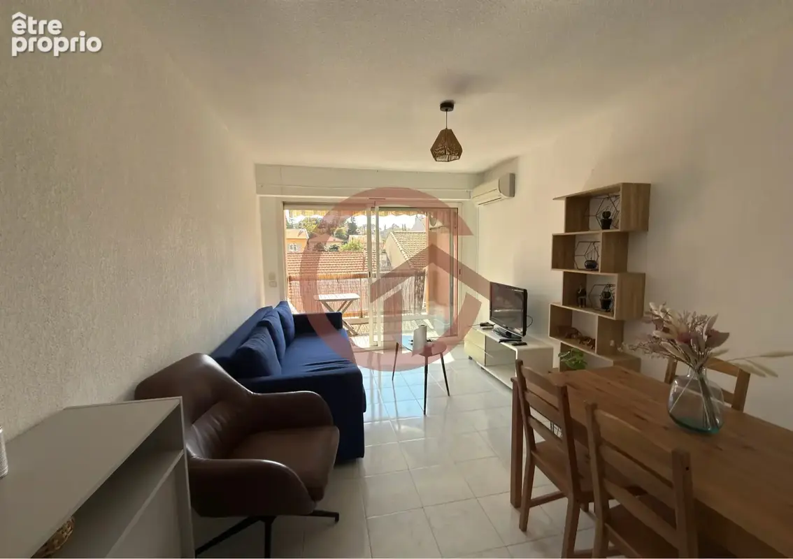 Vente à terme libre   saint-raphaël centre-ville   2 pièces traversant avec balcon, garage fermé et cave - photo 2