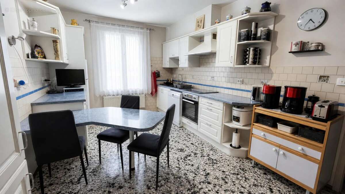 Maison de 5 pièces de 145 m² à Saint-Laurent-de-Cerdans - photo 3