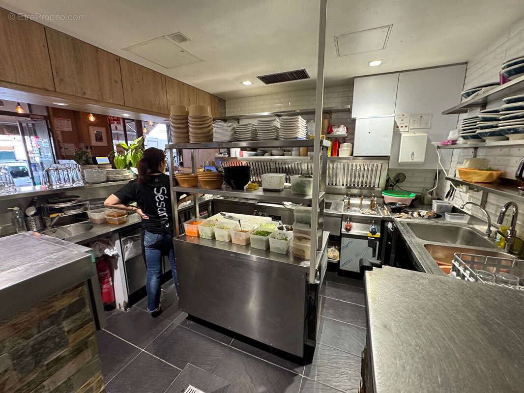 Restaurant proche Bd St Germain Odéon - Rez de chaussée 80 m²  + s/sol 80 m²  - 450.000 uros - photo 7
