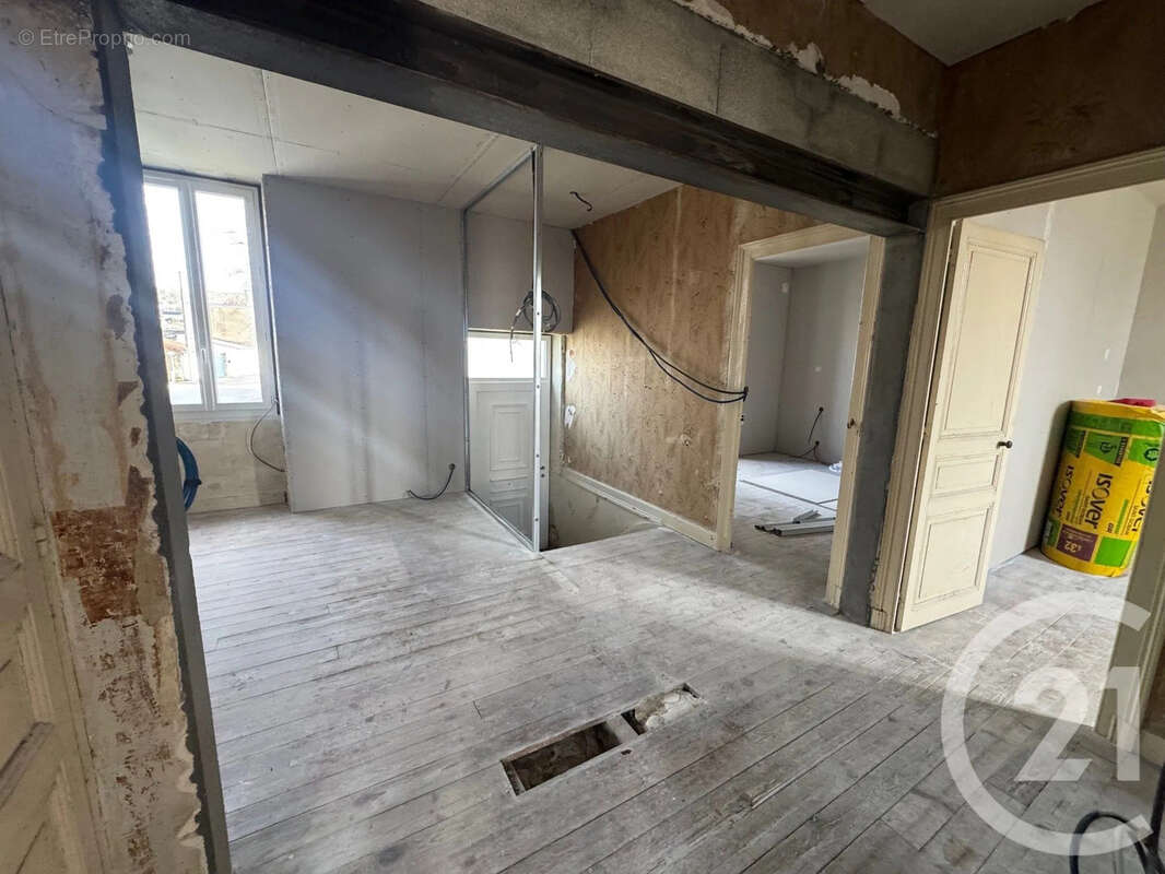 Maison à RUELLE-SUR-TOUVRE