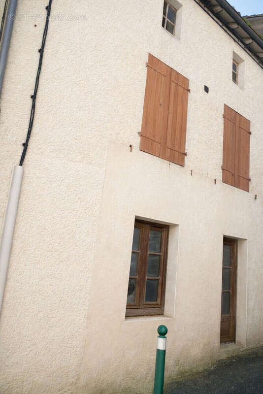 Maison 123 m² à Lezay  - photo 3