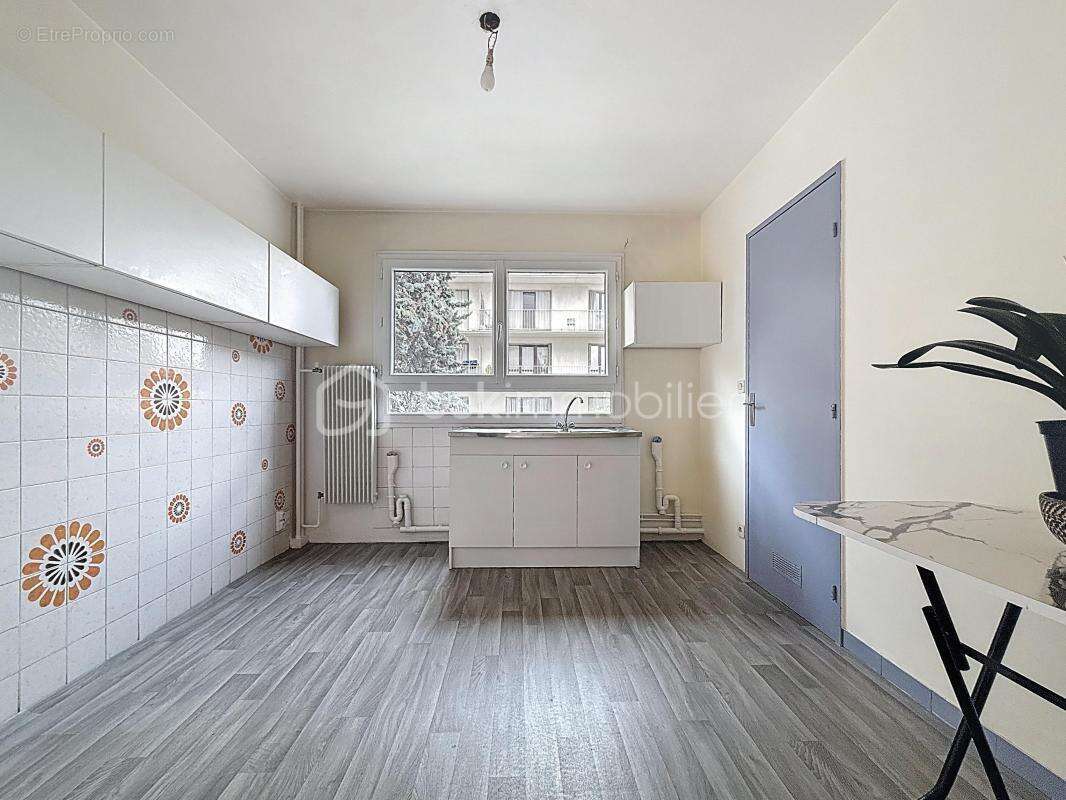 Appartement à LE BLANC-MESNIL