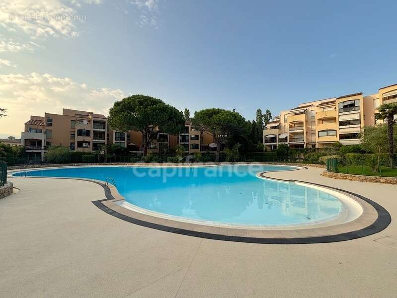 Appartement à MOUGINS