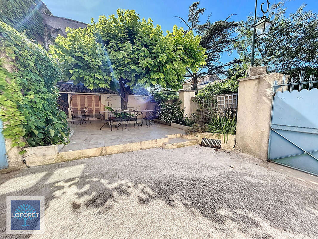 Maison avec terrasse et cour de 360 m2 - photo 10