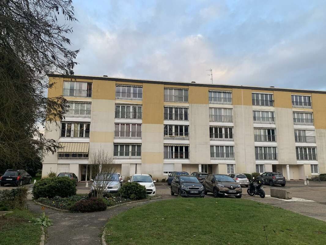 Maison à BRUYERES-LE-CHATEL