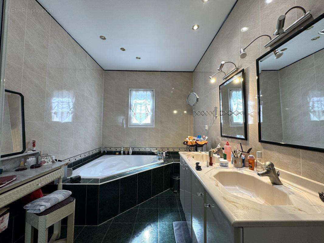 Propriété 179m² avec piscine - 23000m² de terrain - photo 22