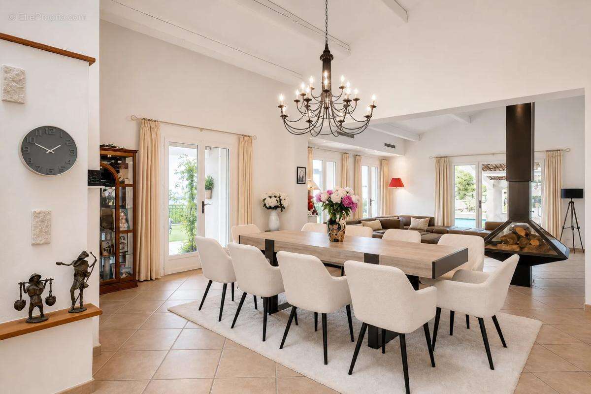 Maison de 6 pièces de 256 m² à Le Bar-sur-Loup - photo 22