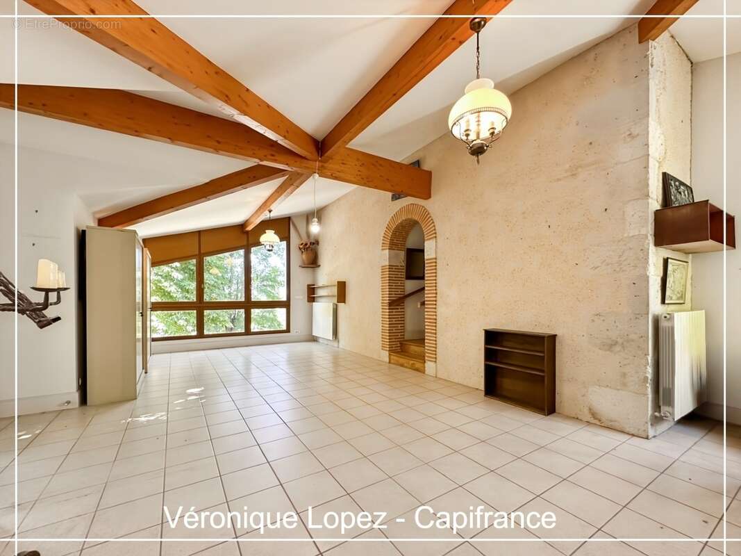 Agen, à seulement 6kms, authentique maison en pierre de 203m² avec grand terrain, garage et cave - photo 2