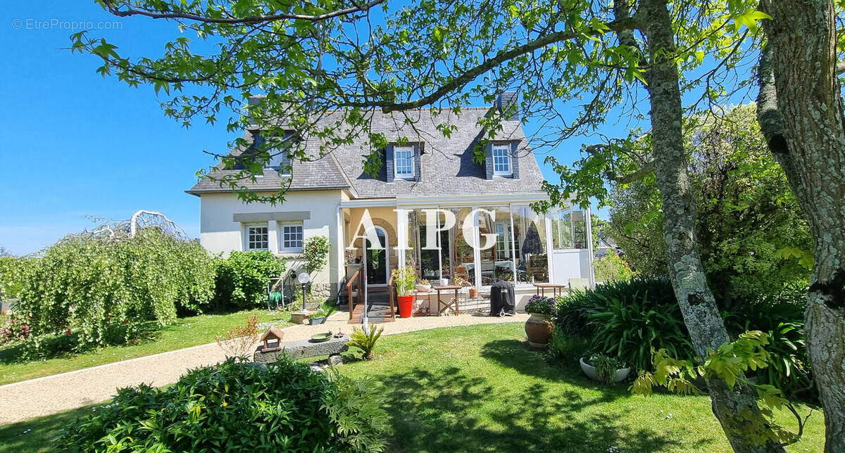 Maison 8 pièces 135 m² · à Etables-sur-Mer · 135 m² · 434 700 €