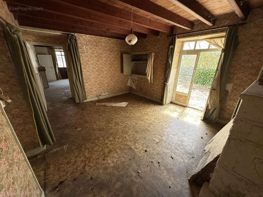 Maison bourgeoise, 300 m² de dépendances, gros potentiel, 485 m² couvert - photo 9