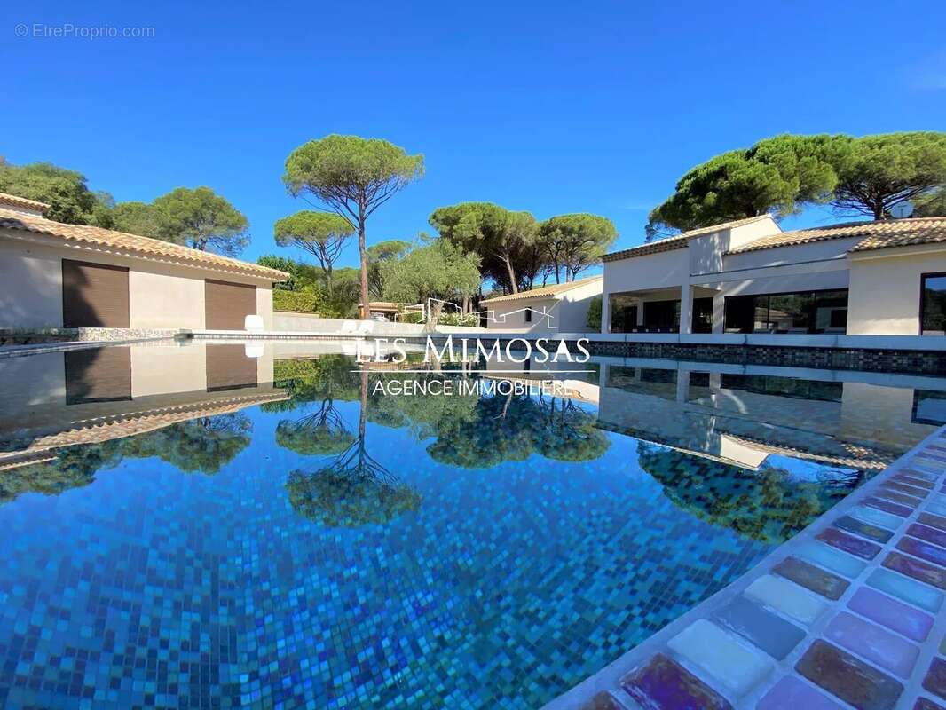 Maison à ROQUEBRUNE-SUR-ARGENS