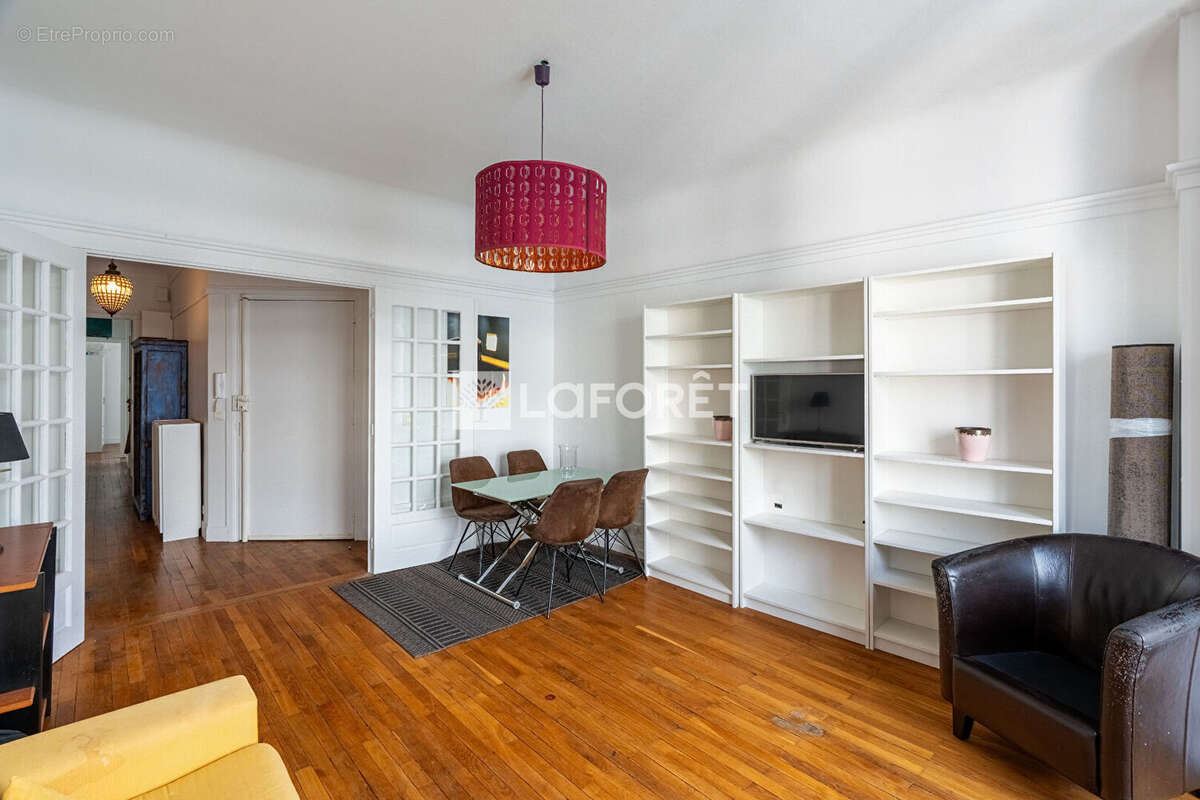 Appartement à PARIS-17E