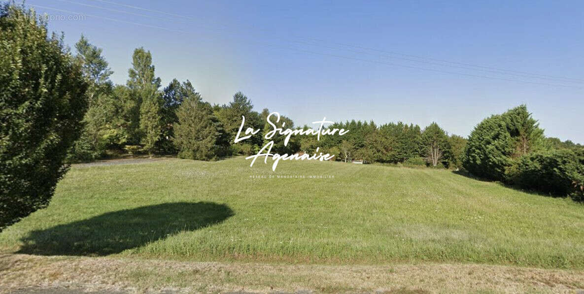 Terrain à SAINT-EUTROPE-DE-BORN