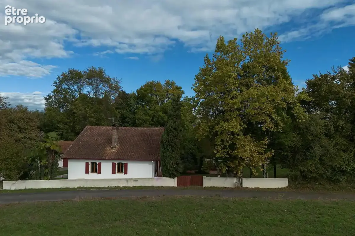 Une ferme de 1859, ses 4 600 m² de parc et sa piscine - photo 3