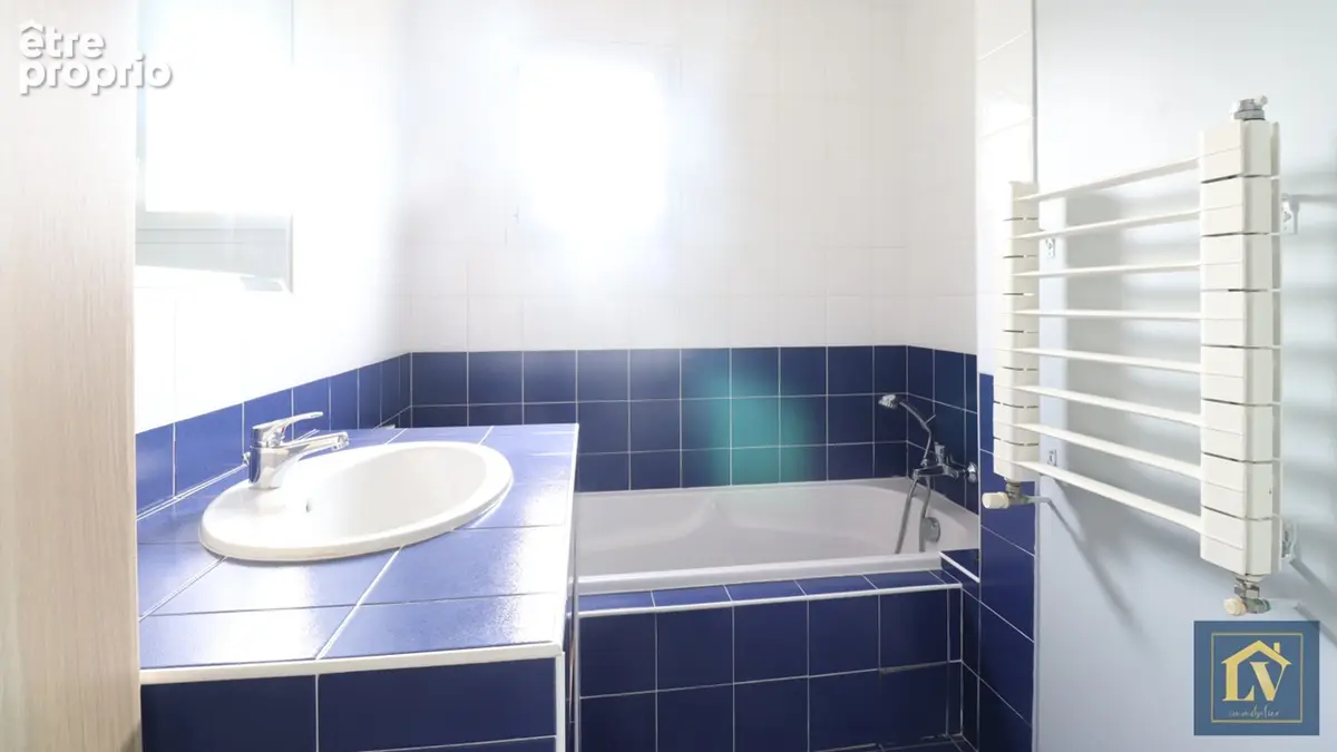 A vendre villa plain pied 5 pièces avec garages, jardin et piscine - photo 12