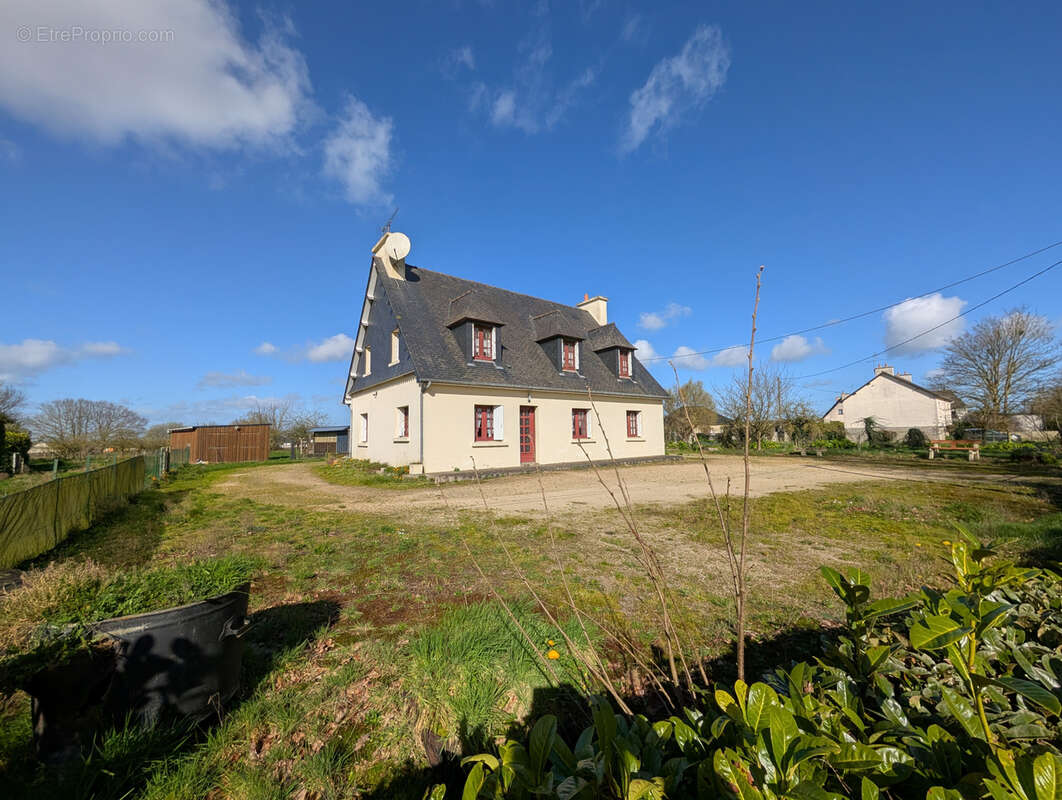 Maison à LANGUENAN