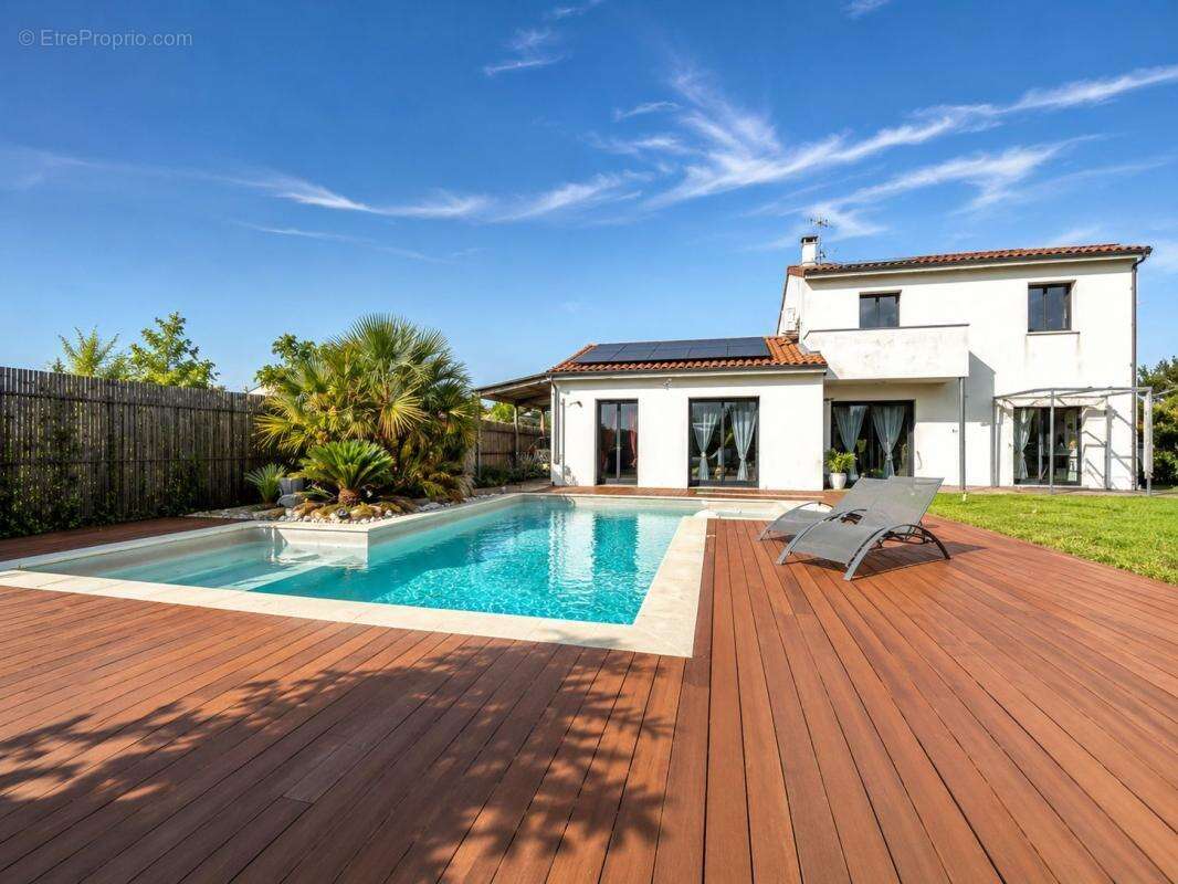Maison à LA SALVETAT-SAINT-GILLES