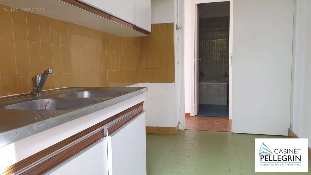 Appartement à MARSEILLE-4E