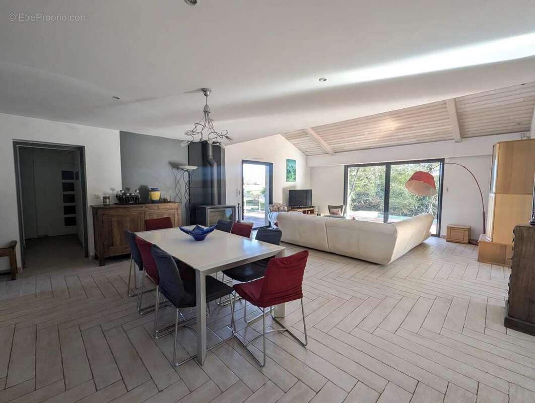 Maison à SAINT-MARTIN-DE-SEIGNANX