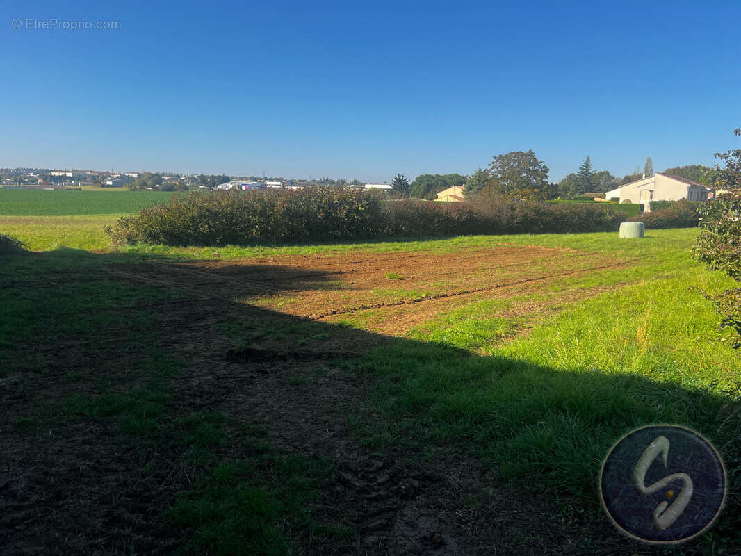 Terrain à EXIREUIL