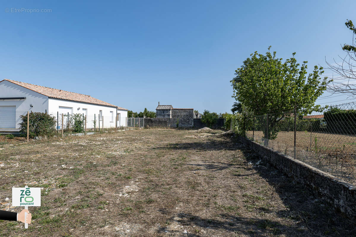 Maison à CHAMPAGNE-LES-MARAIS
