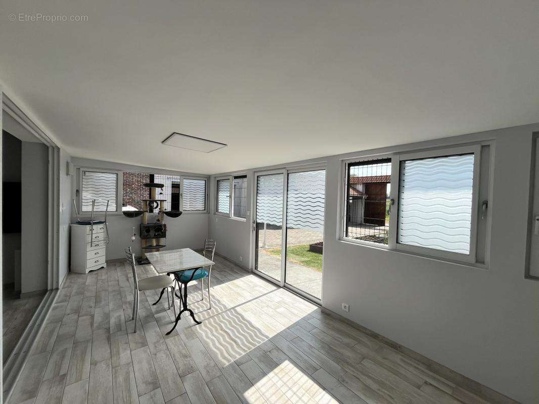 Maison 4 chambres  + annexe 82m2, garage, hangar et dépendances - photo 10