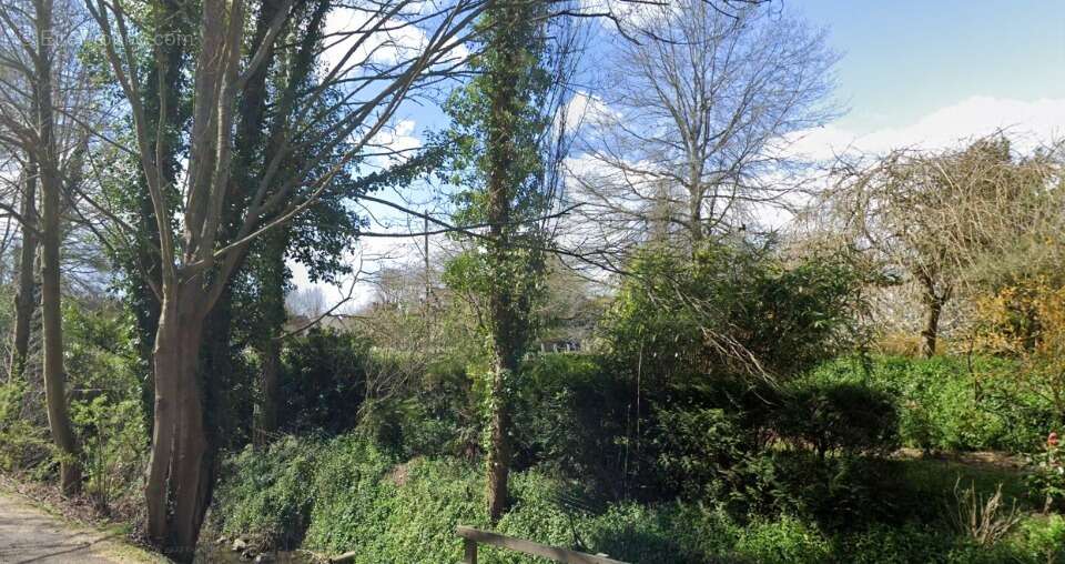 Terrain à MAREIL-LE-GUYON