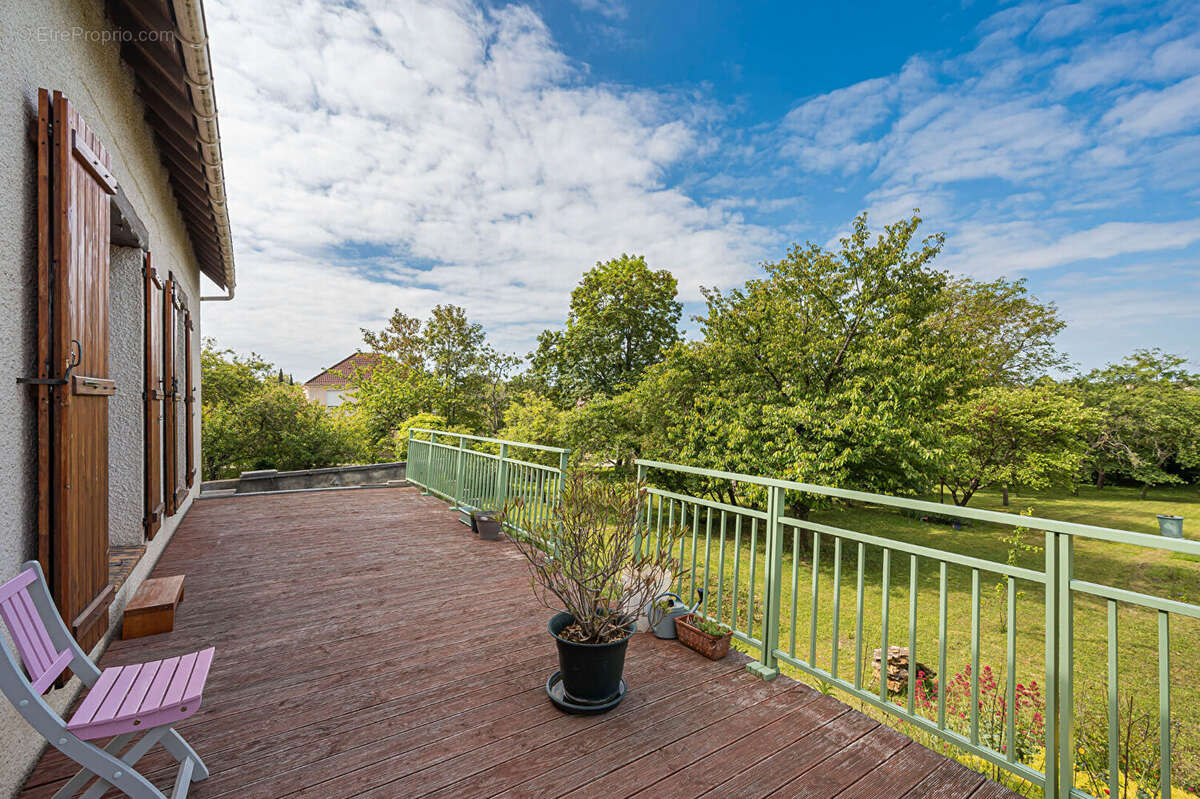 Maison avec grand jardin et terrasse - Calme et verdure - photo 9