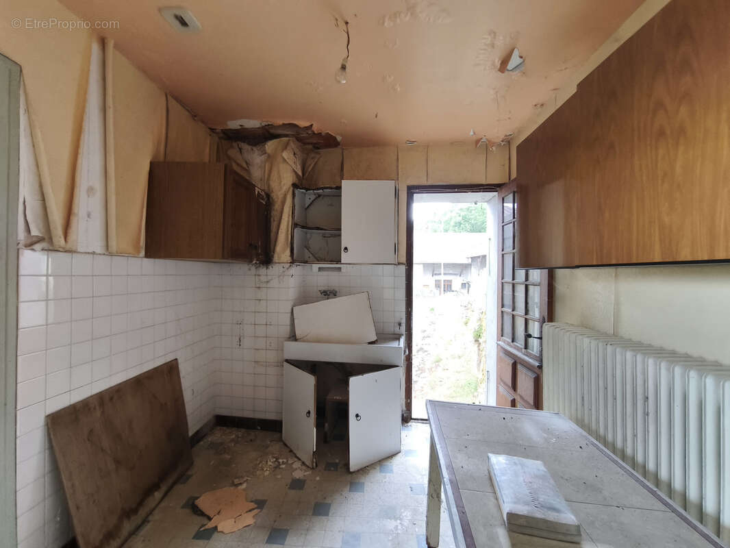 maison à rénover avec terrain - photo 8