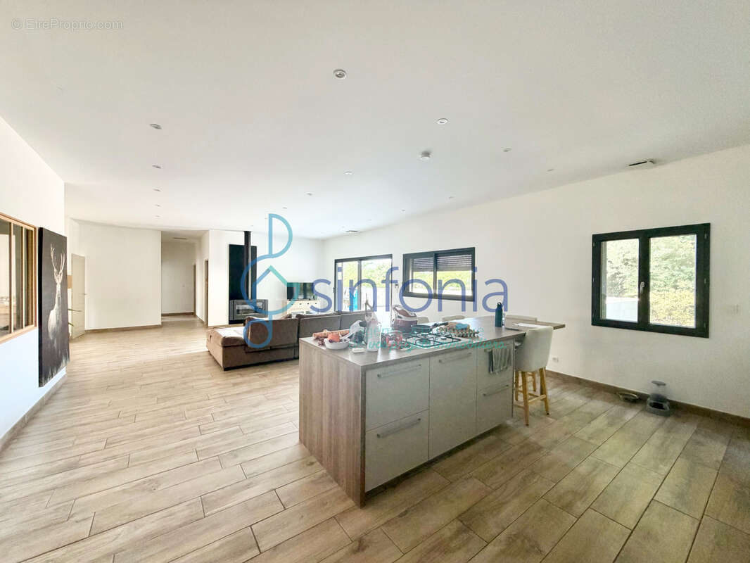 Superbe villa récente 145 m2 de plain-pied proche Uzes avec jardin et piscine - photo 5