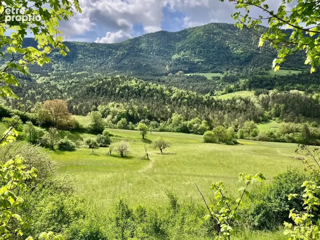 Terrain à VAL-DE-CHALVAGNE