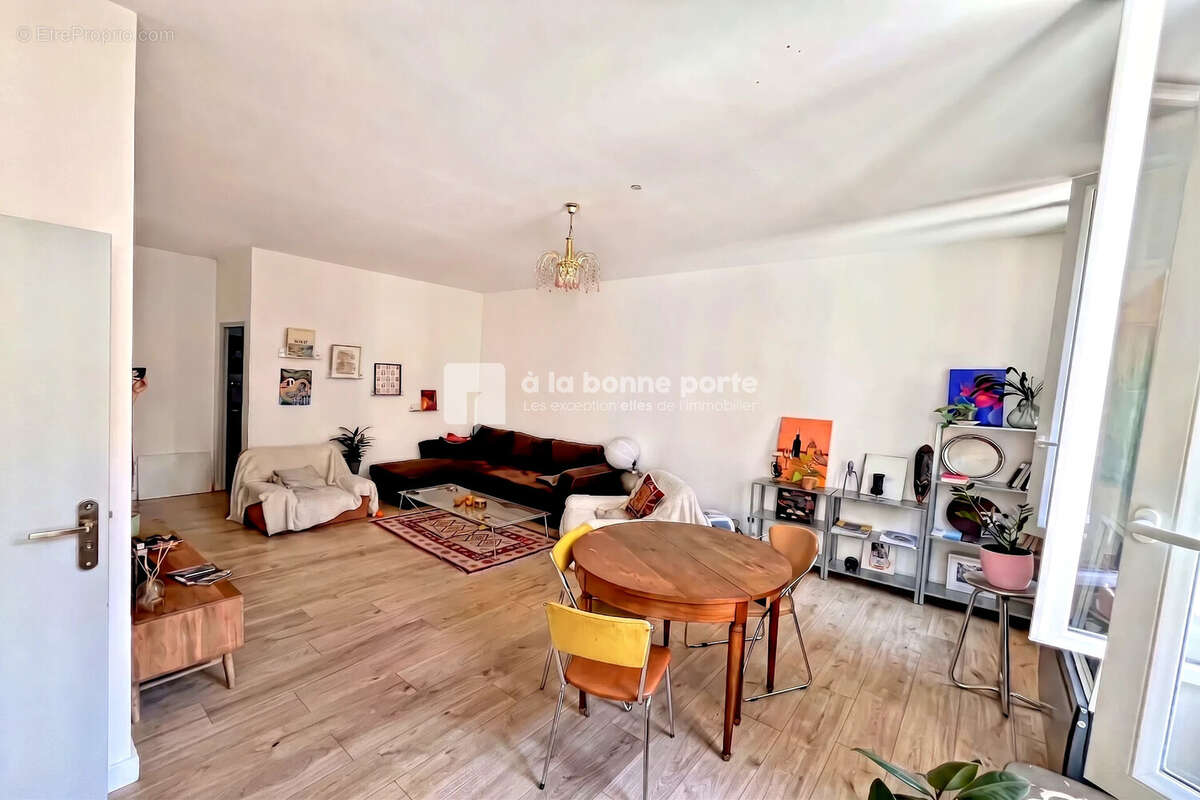 Appartement 64 m² à Marseille-1e  - photo 2