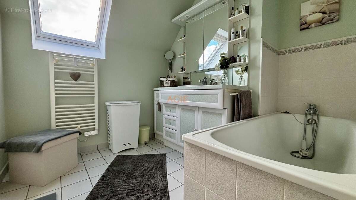 Maison à MARLY-LA-VILLE