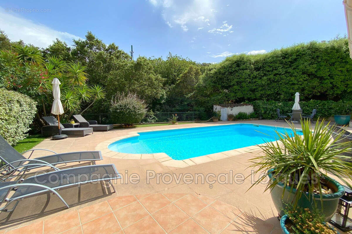 Maison à ROQUEBRUNE-SUR-ARGENS