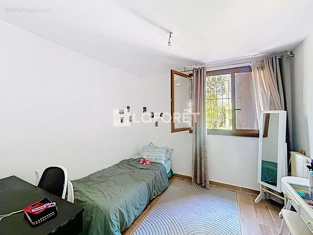 Appartement à MARSEILLE-4E