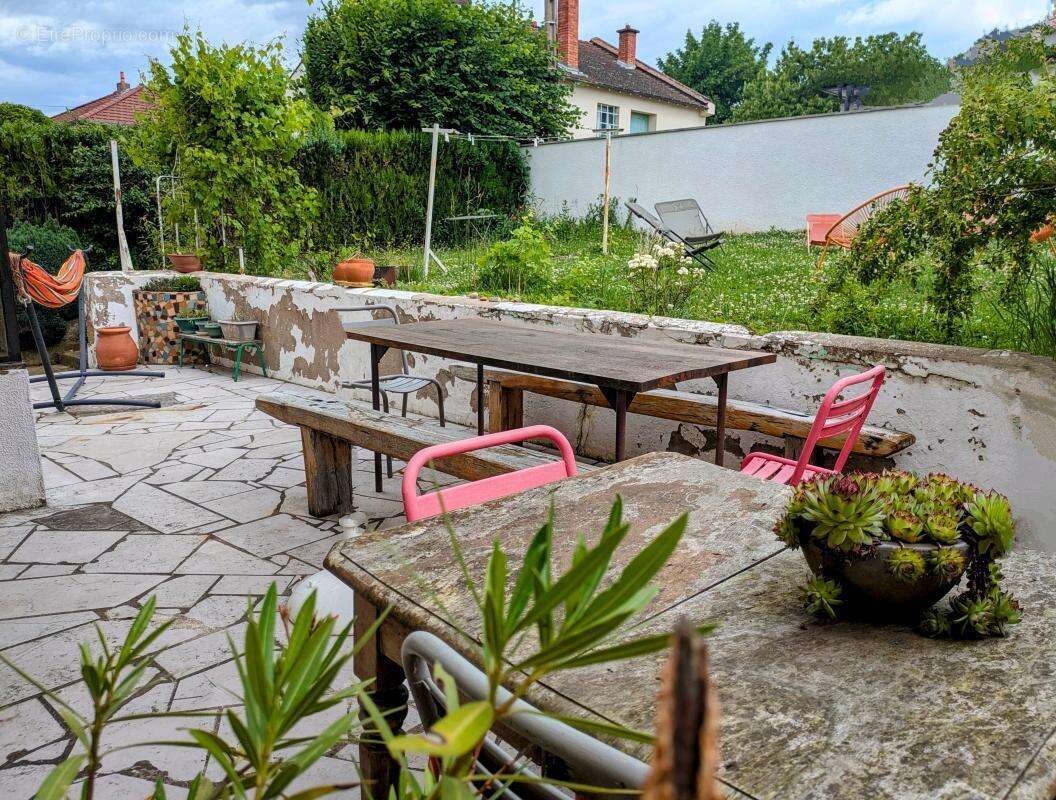 Maison à CHARNAY-LES-MACON