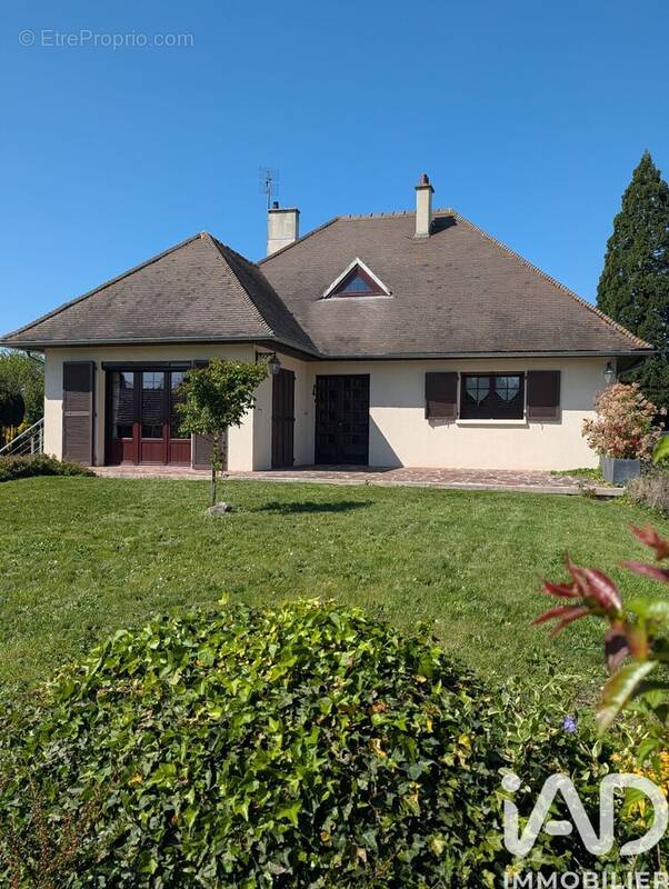 Photo 1 - Maison à CHEVRIERES