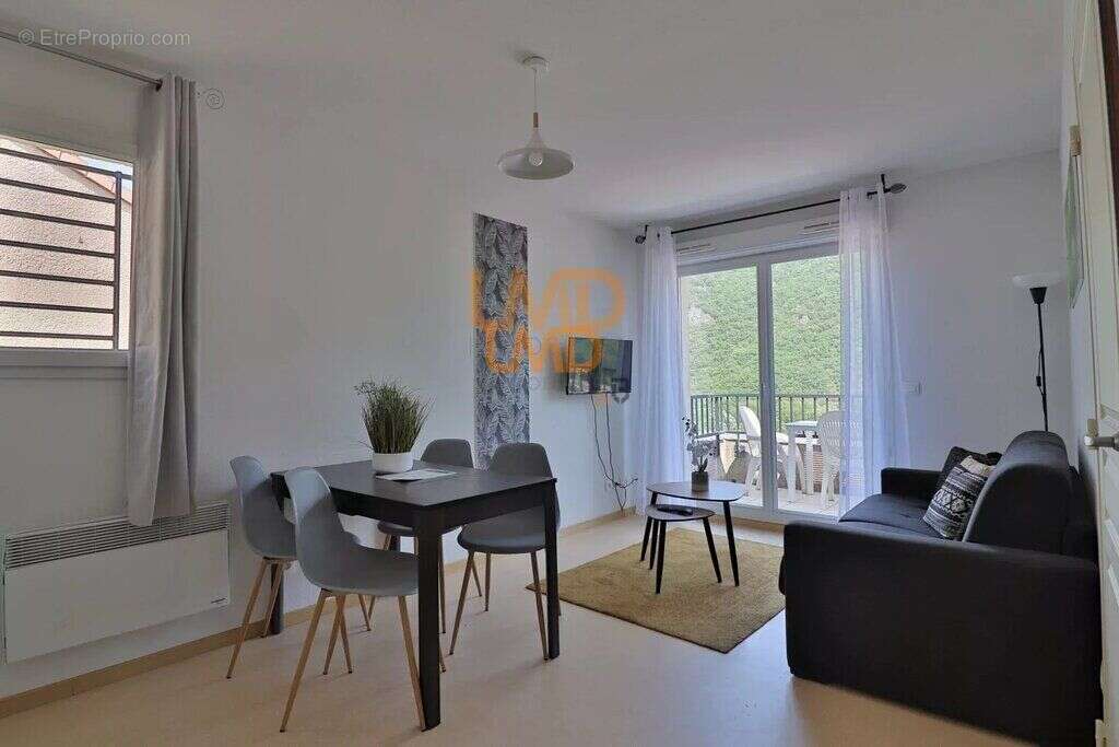 Appartement à AVENE
