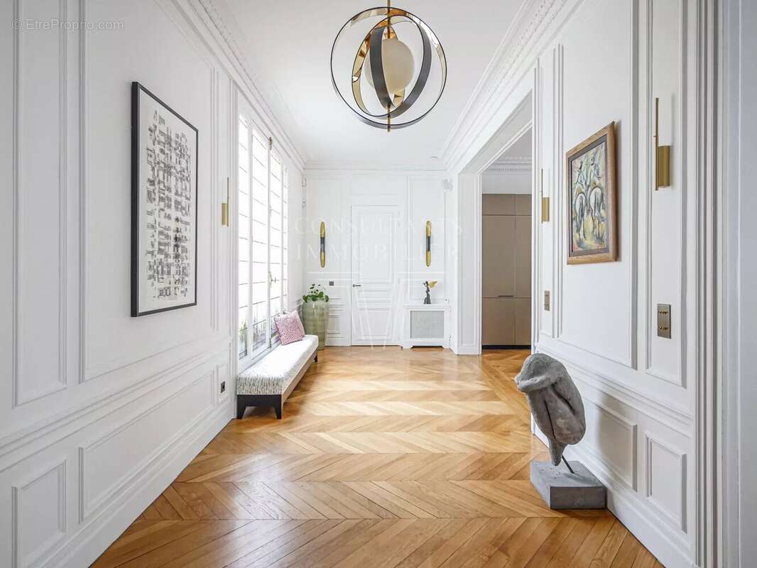 Appartement à PARIS-16E