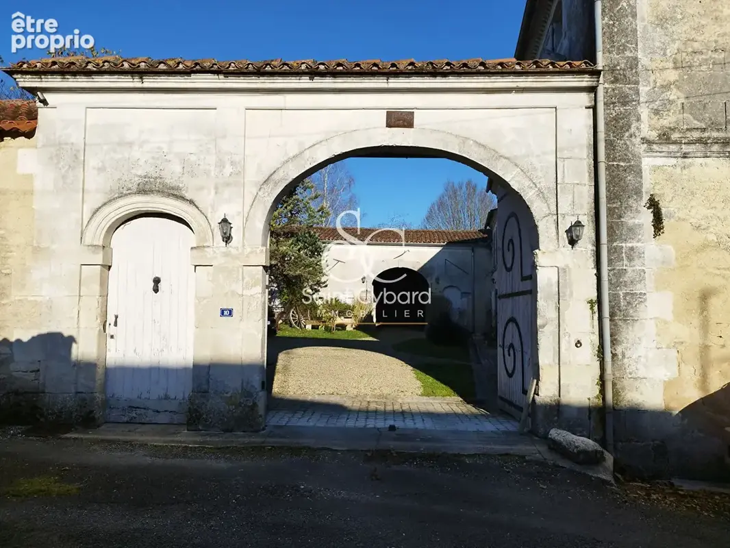 À vendre : Corps de ferme à Douzat - 7 pièces, 5 chambres - photo 4