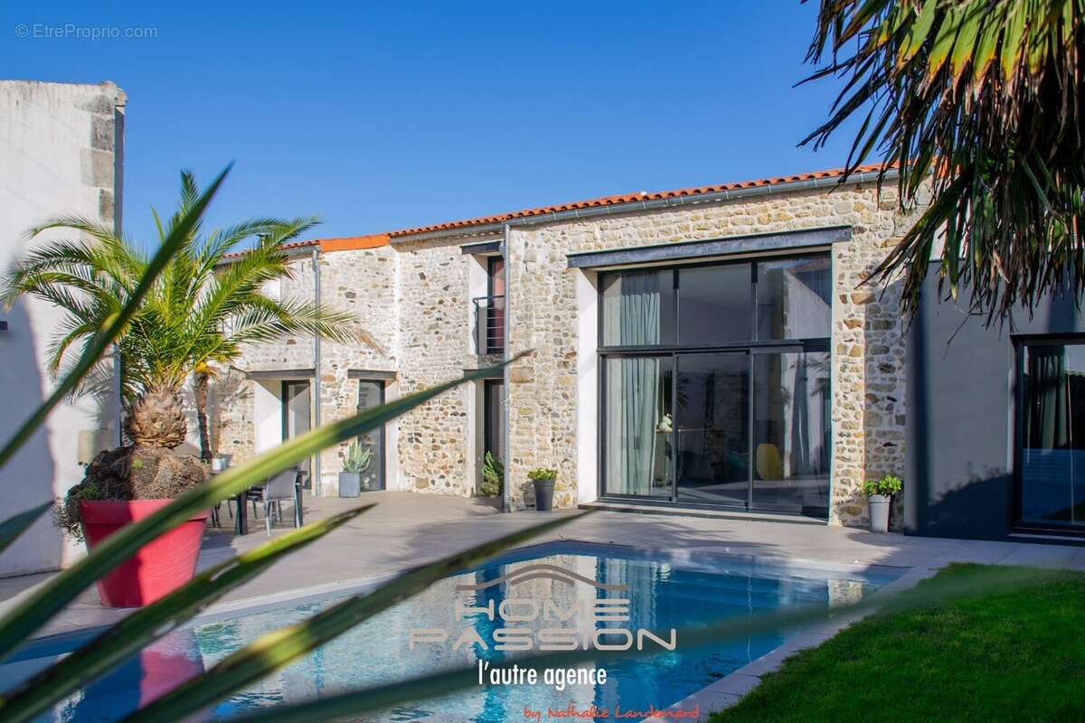 Maison à MORNAC-SUR-SEUDRE