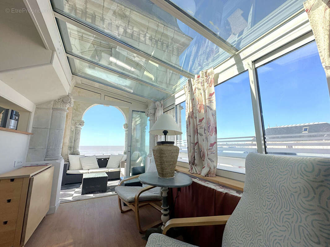 EMPLACEMENT D'EXCEPTION - Appartement de 70 m² offrant une pleine vue mer - photo 5