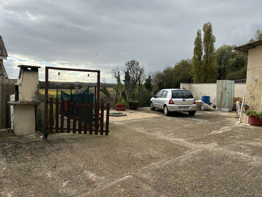 Maison à SAINT-MAGNE-DE-CASTILLON