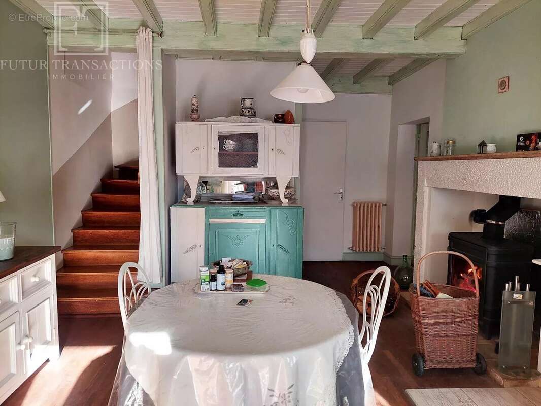 Maison à SAINT-FRONT-LA-RIVIERE
