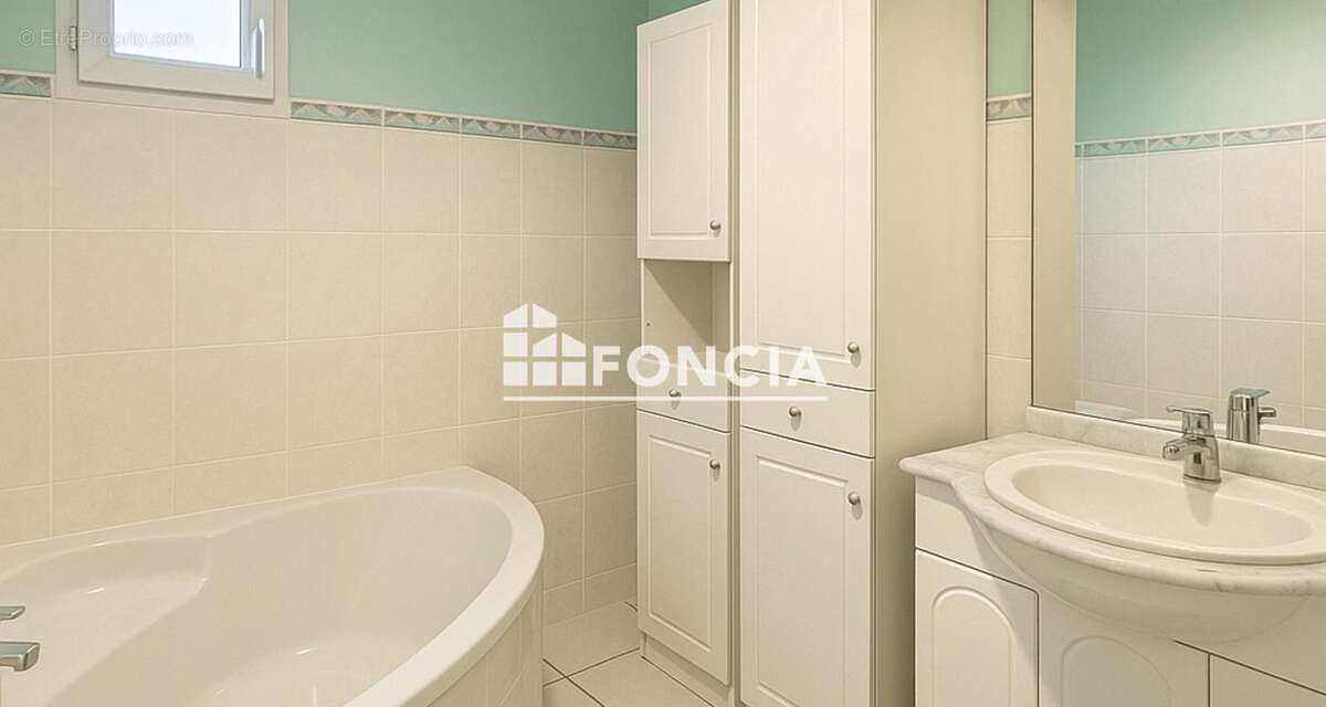 Appartement à COURNONTERRAL