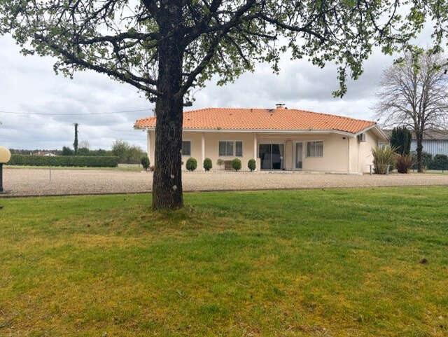 Maison à YGOS-SAINT-SATURNIN