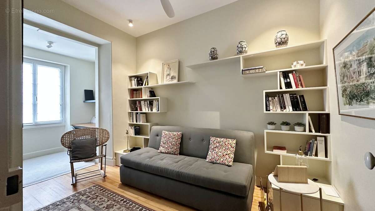 APPARTEMENT de type T4 DE 149 M2 AVEC TERRASSE DE 28 M2 + cave + de parking privatif - photo 18