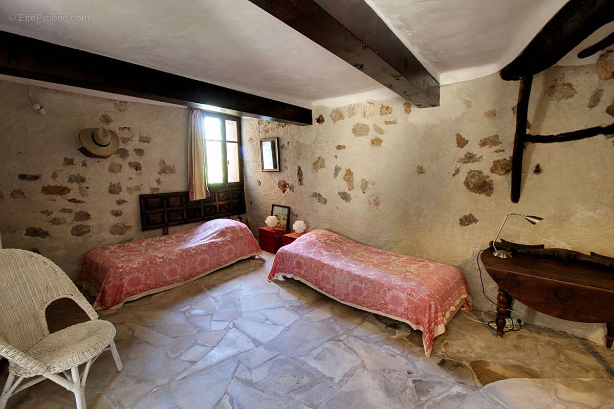 A VENDRE EN EXCLUSIVITE A CHATEAUDOUBLE - Charmante maison de village d'environ 100m² - photo 8