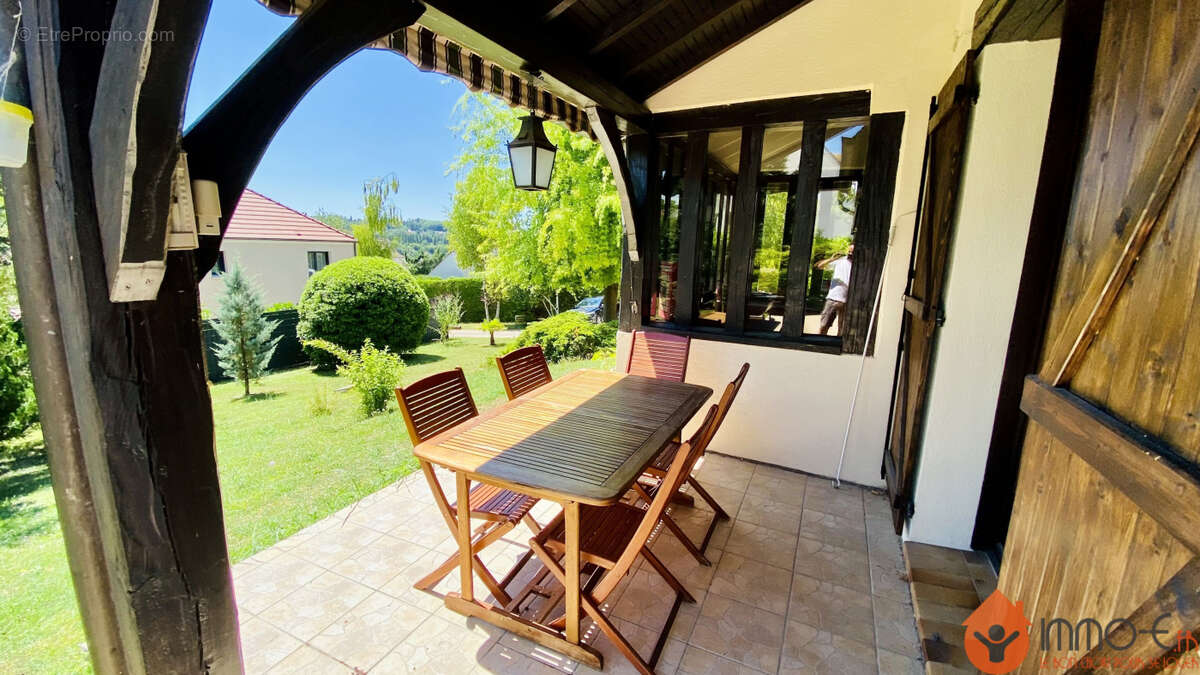 Maison à CONDE-SAINTE-LIBIAIRE